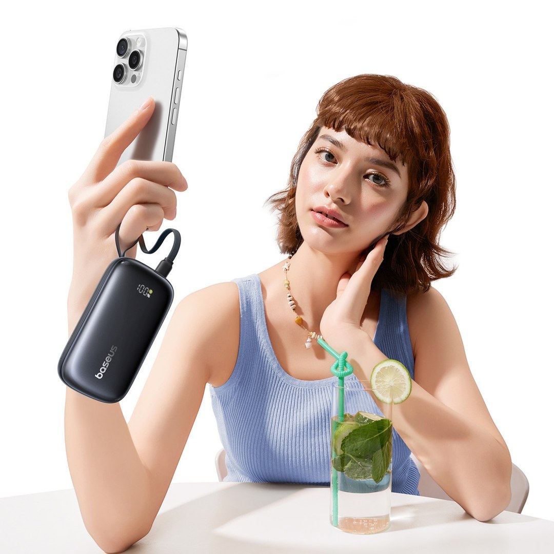 Powerbank 10000mAh 22.5W z wyświetlaczem odłączanym kablem – czarny