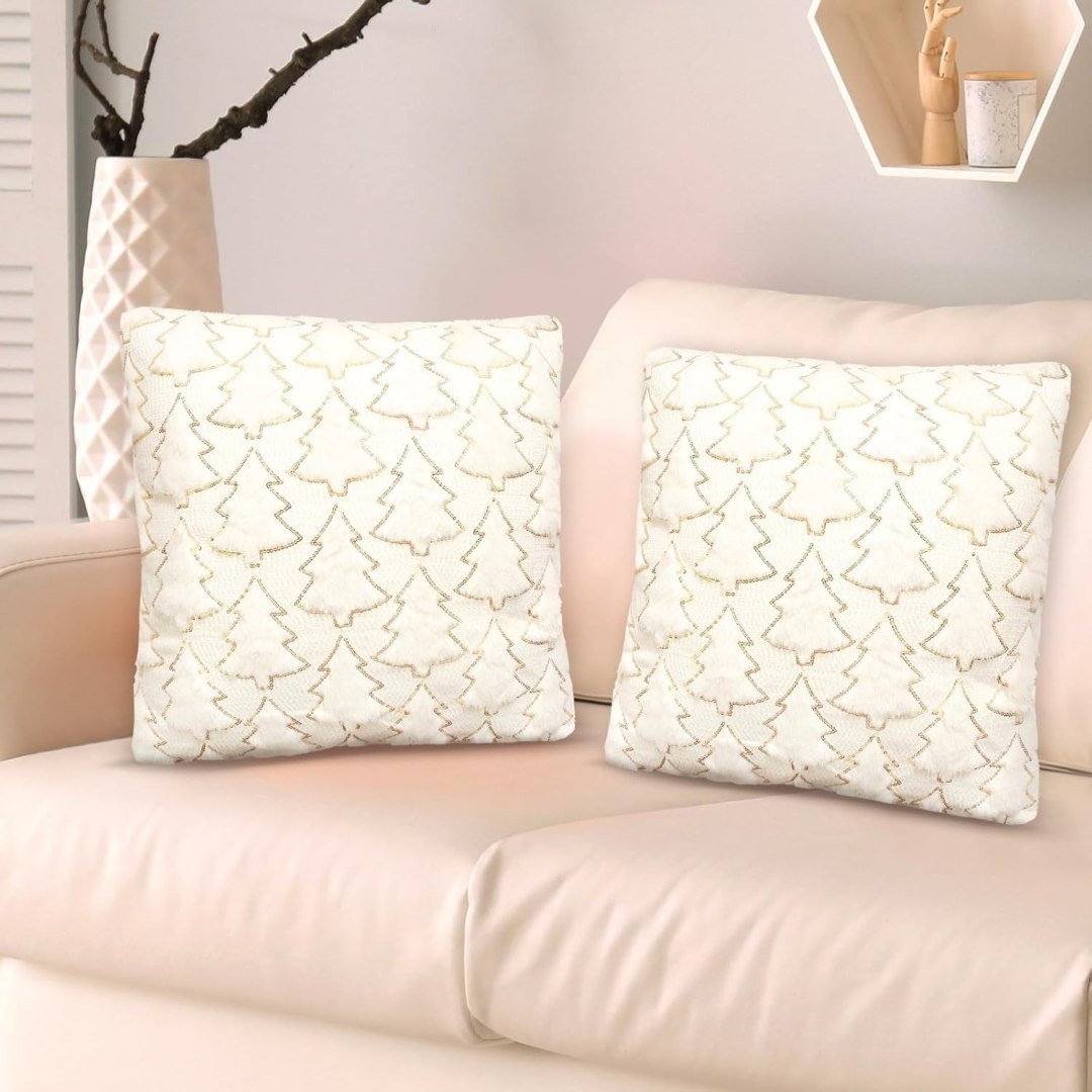 Zestaw 2 poszewek na poduszki świąteczne 45×45 cm, białe, z motywem choinki Zestaw 2 poszewek na poduszki świąteczne 45×45 cm, białe, z motywem choinki